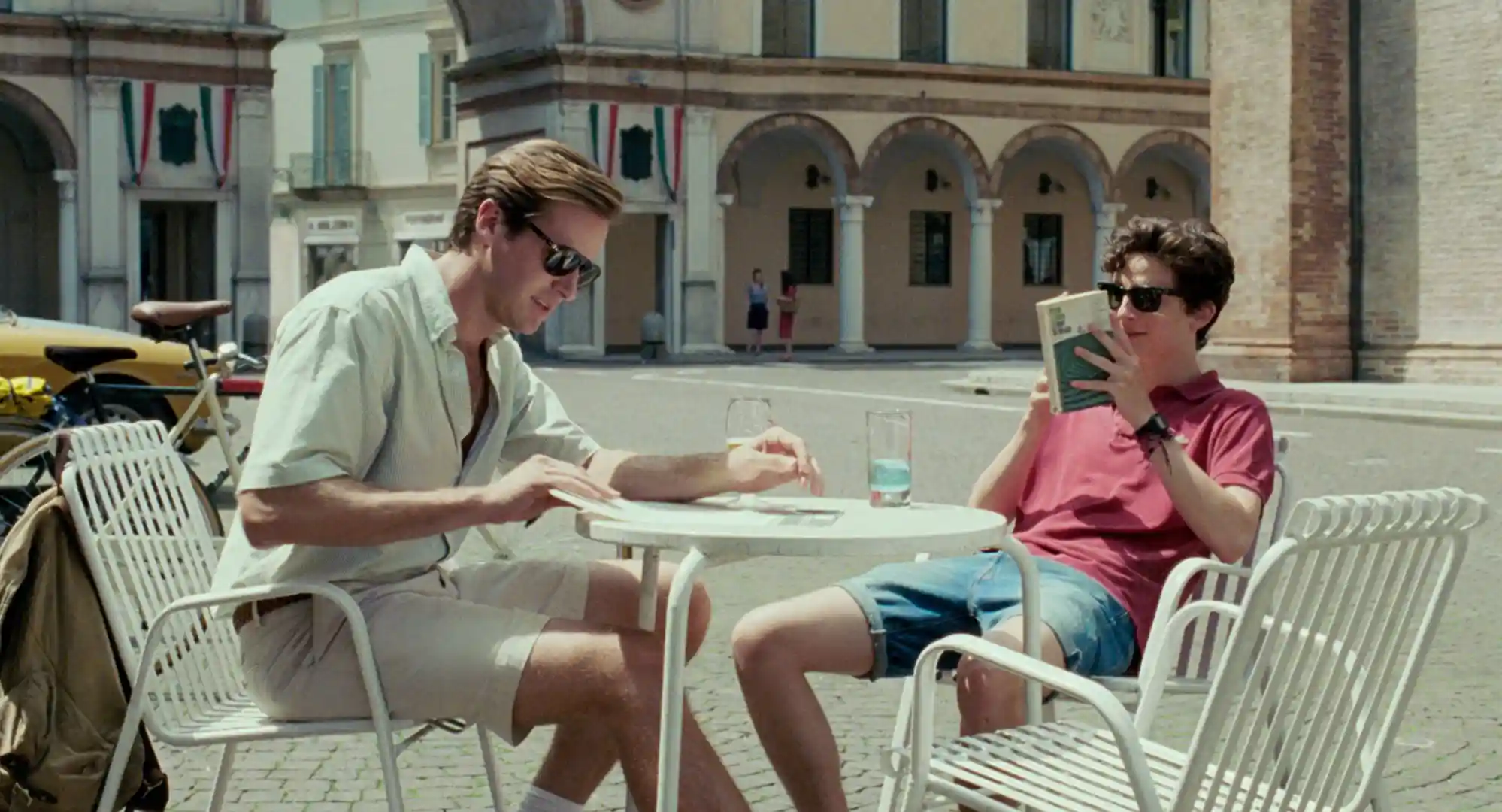 A summer romance in 1980s Italy blossoms between two young men.