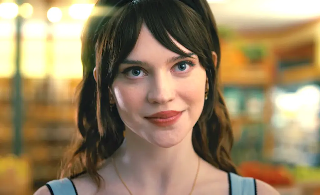 Actor Sophie Thatcher plays Iris, a smiley young woman.